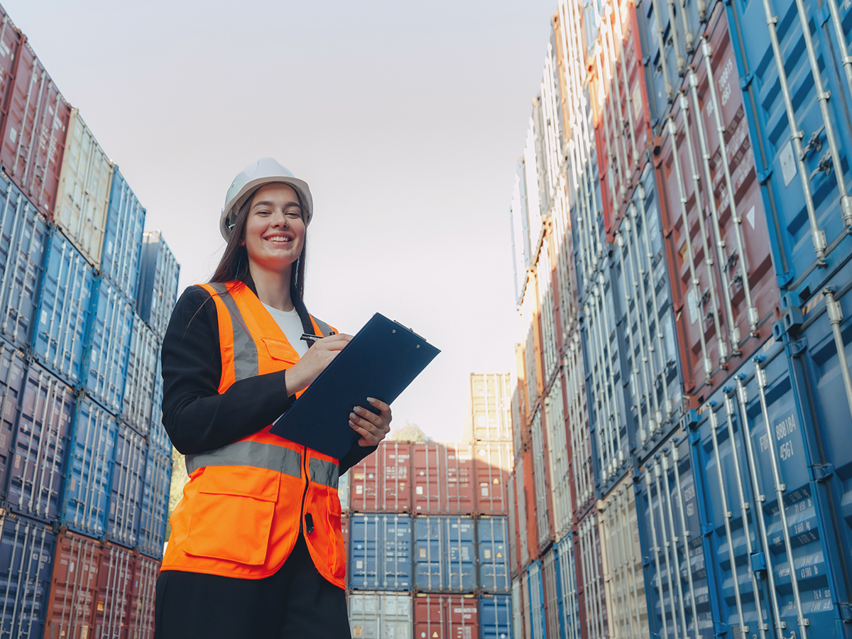 Learn about the differences between intermodal vs truckload for better Mexico-US shipping today!